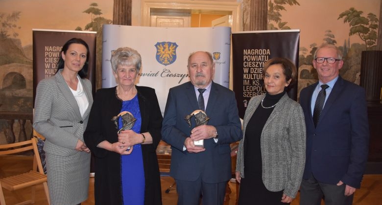 Wójt Sylwia Cieślar, Teresa Waszut, Paweł Stanieczek, wicestarosta Janina Żagań, radny powiatowy Jerzy Sikora, fot. T. Lenkiewicz